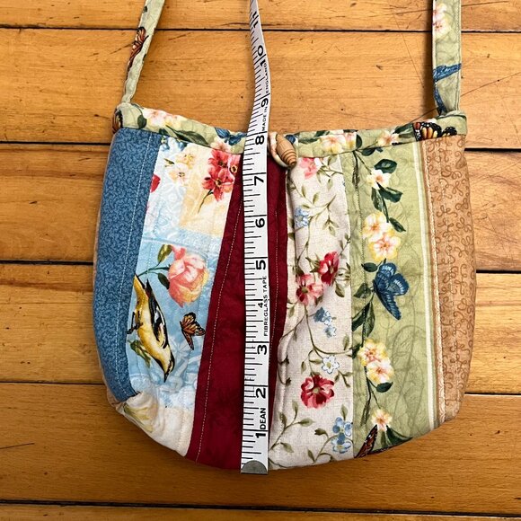 Handmade Quilted Floral Crossbody Bag with Toggle Closure - Picture 6 of 7